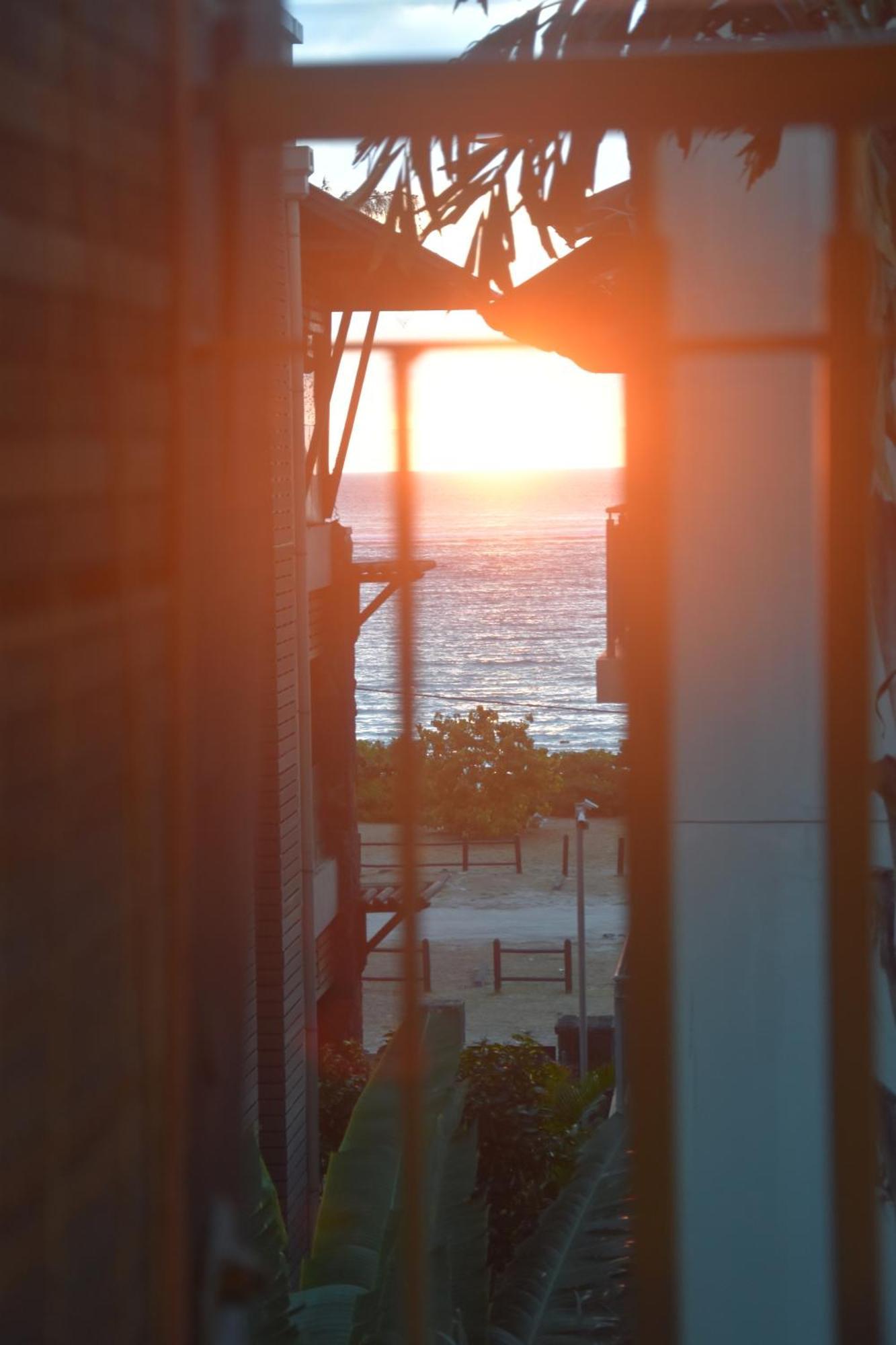 Blue Waves Beachfront Penthouse Flic en Flac Exterior photo
